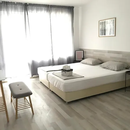 Hotel Akra *
